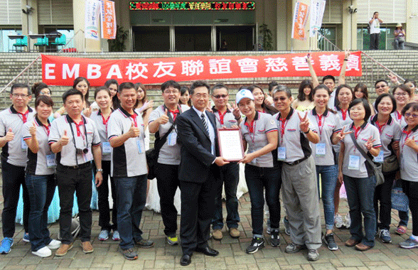 EMBA慈善義賣 所得捐家扶中心