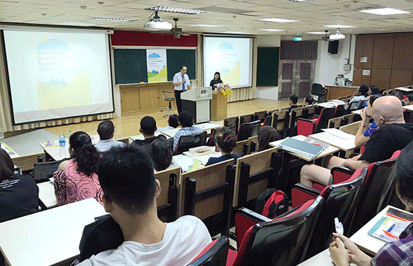 外籍新生座談會開啟屏科新生活