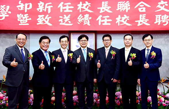 戴昌賢校長受頒續任聘書為屏科大展新紀元
