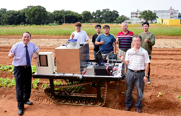 自走式對靶變量噴藥履帶車田間智慧新利器
