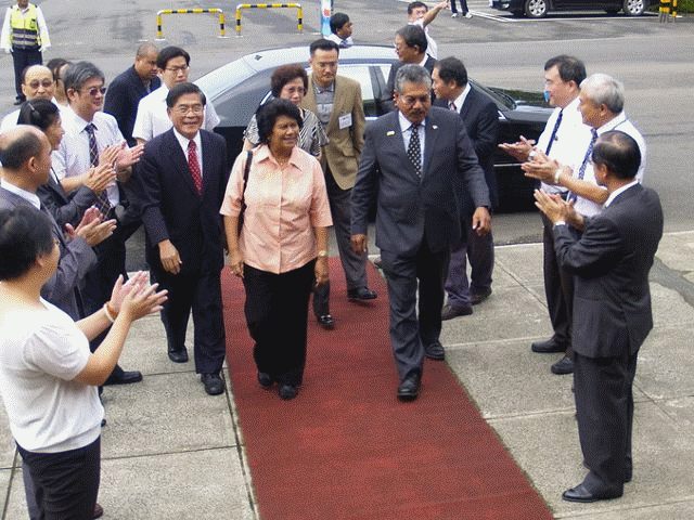 帛琉共和國總統陶瑞賓伉儷蒞校訪問